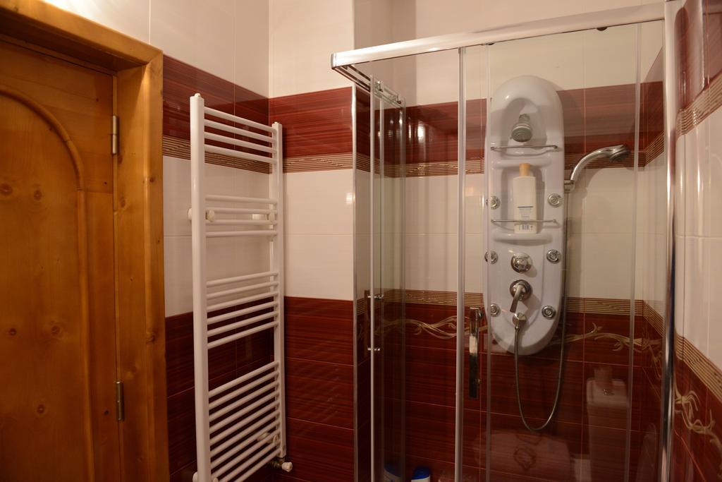 Vila Perla Sapanteana Sapinta Bilik gambar